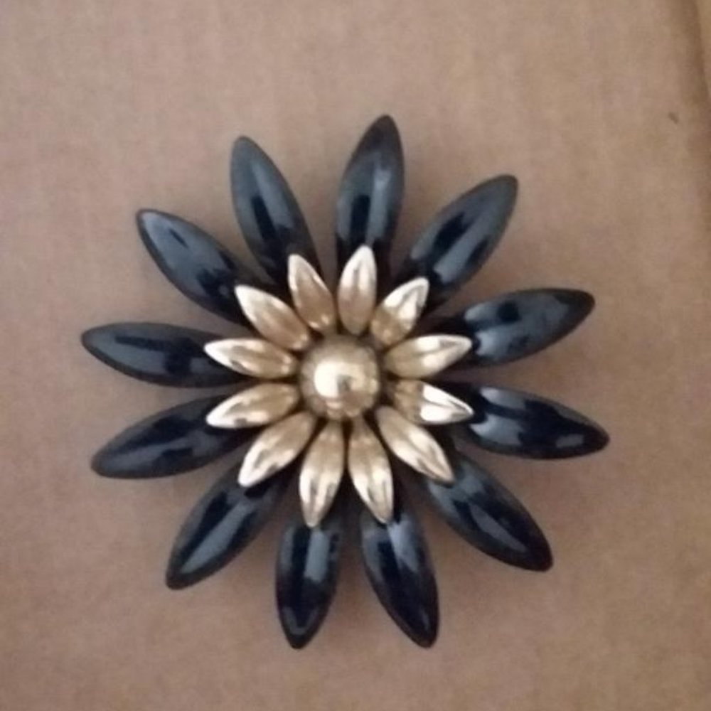 Black Flower Brooch/Pin